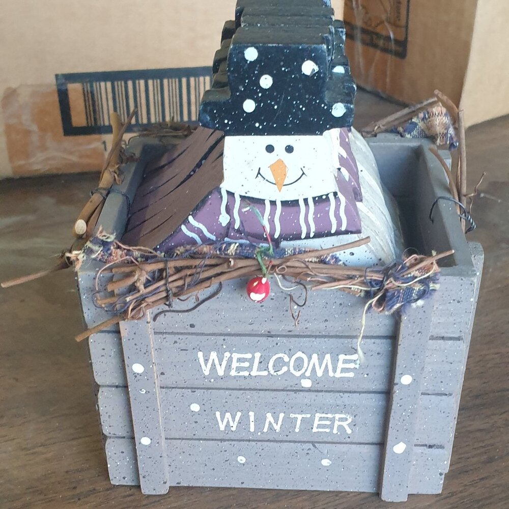 Set of 8 Snowman Coasters in Crate Wood/Cork